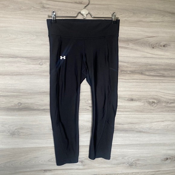 Under Armour Pants - EUC- Women’s Under Armour Athletic Leggings Capris, S